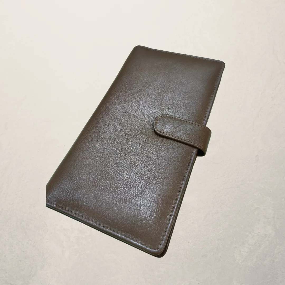 Wallets & Clutches photo 2