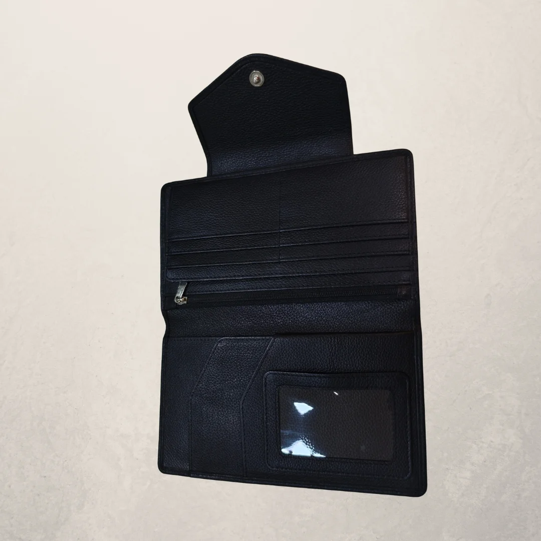Wallets & Clutches photo 5